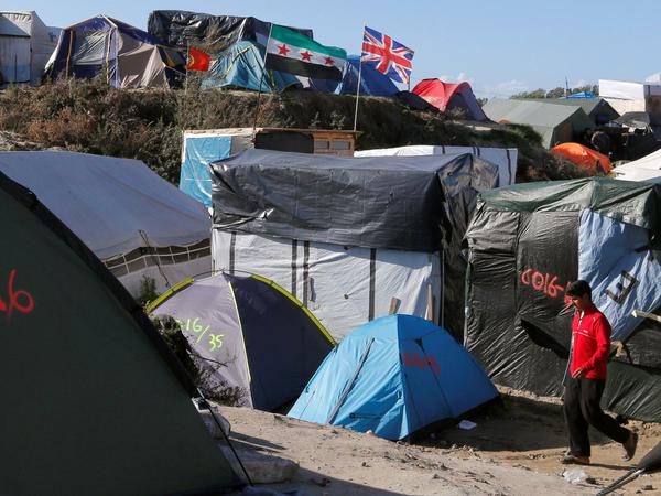 Tausende Flüchtlinge hoffen, von Calais aus nach Großbritannien zu kommen. 