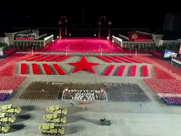 Große Show in der Nacht: Militärparade in Pjöngyang