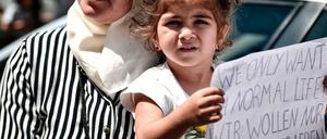 Ein normales Leben wollen? Das ist kein Grund für Asyl. Aber das Mädchen und seine Familie sind Syrien, daraus ergeben sich sehr wohl Ansprüche. 