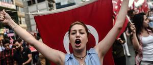 Immer wieder protestierten Türken in den vergangenen Tagen gegen die Anschläge der PKK-Rebellen, hier am Montag in Istanbul. 