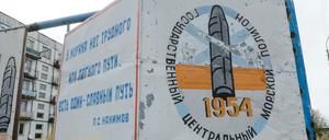 Ein Schild in der Ortschaft Njonoksa bei Sewerodwinsk in Nordrussland weist auf die Militärbasis hin.