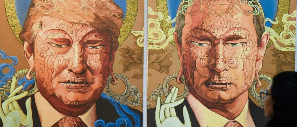 Donald Trump und Waldimir Putin als Wandgemäle in Indien. 