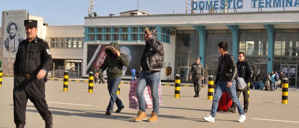 Bereits im Februar 2017 kam eine Gruppe in Deutschland abgelehnter Asylbewerber auf den Kabuler Flughafen an.