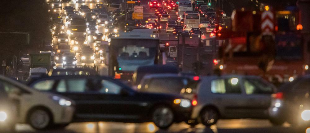 Der drohende Verkehrskollaps in Großstädten lässt auch die Autoindustrie umdenken.