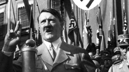Adolf Hitler aufgenommen während einer Rede (undatiertes Archivfoto).