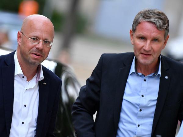 Duo infernale. Deutschlands Rechtspopulisten finden Anschluss an die radikalen Kreise. Stellvertretend: Die AfD-Politiker Björn Höcke und Andreas Kalbitz.