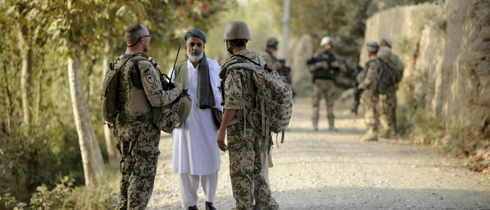 Tut die Bundesregierung genug, um afghanische Ortskräfte zu schützen? Im Bild ein Dolmetscher der Bundeswehr im Jahr 2011 in Kundus.
