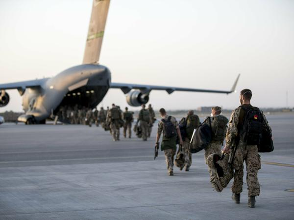 Können Deutschlands Partner damit rechnen, dass auch nach der Wahl deutsche Soldaten in Auslandseinsätzen helfen, die Welt sicherer zu machen? Im Bild der Abzug aus Afghanistan.
