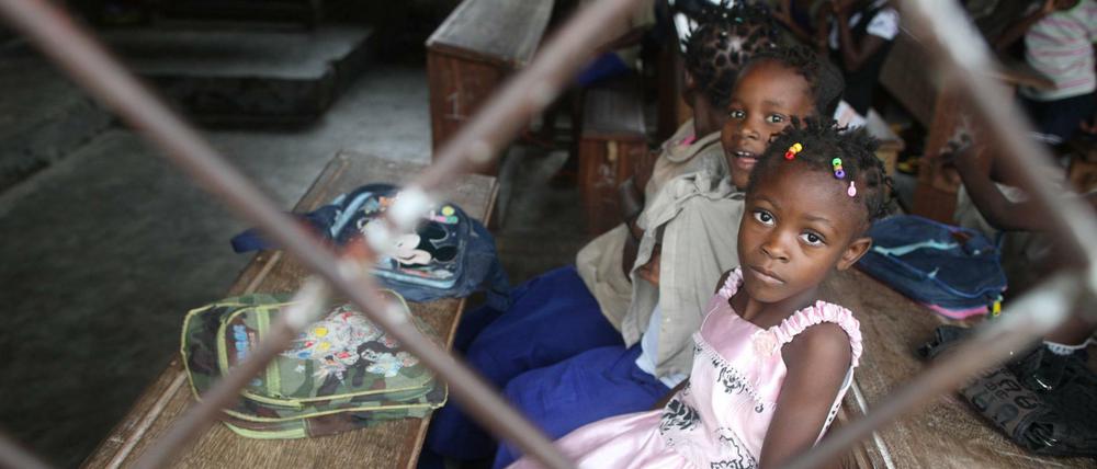 Kinder in einer Schule in Sierra Leone (Archivbild) 