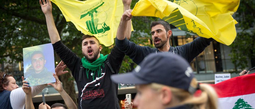 Fanatismus pur. Anhänger der Hisbollah bei einem der jährlichen Al-Quds-Märsche in Berlin