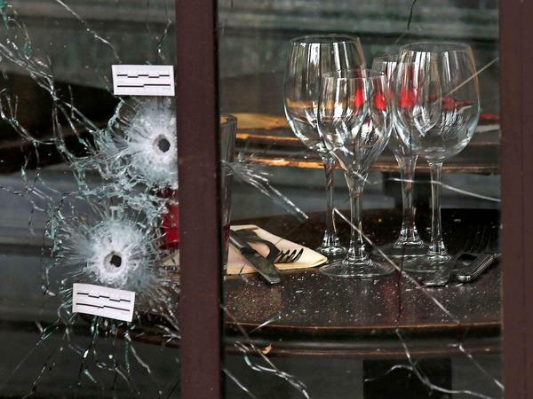 Mitten im Ausgehviertel, in den Cafés von Paris, begannen die Attentäter zu schießen.