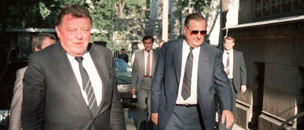 Geschäfte machen: Franz Josef Strauß (l.) und DDR Devisenbeschaffer Alexander Schalk-Golodkowski 1985 auf der Leipziger Messe.