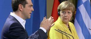 Unter Beobachtung. Der griechische Premier Tsipras und Kanzlerin Merkel am Montag in Berlin.