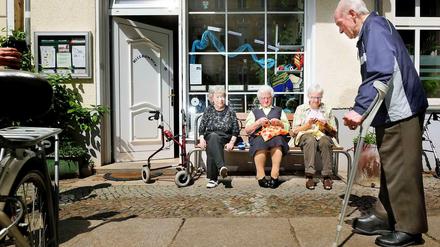 Plaudern, stricken, beisammen sein und nicht allein: In der "Herbstlaube" treffen die Rentner sich