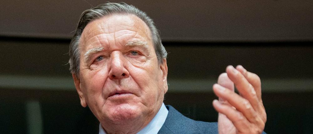 Gerhard Schröder (SPD), Alt-Bundeskanzler, klagt gegen den Bundestag