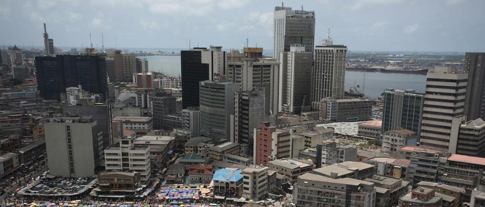 Boomtown Lagos. Jahrelang ist überall in der 20-Millionen-Stadt gebaut worden. Seit der Ölpreis abgestürzt ist, geht es der Bauwirtschaft schlechter. 