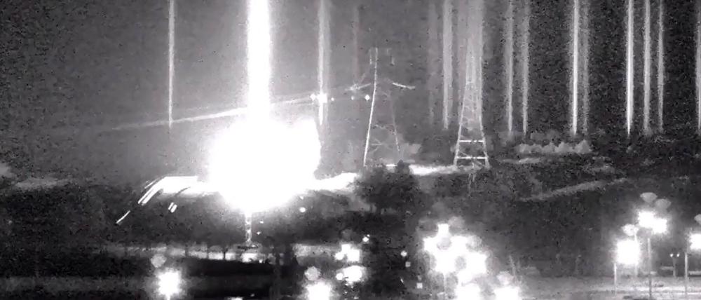 Bilder einer Überwachungskamera sollen den Brand in der ukrainischen Atomanlage Saporischschja zeigen.