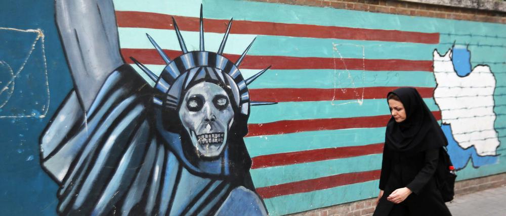 Straßenszene in Teheran: Neue US-Sanktionen gegen den Iran würden die geringe Beliebtheit Amerikas vermutlich zementieren.