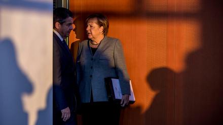 Wer steht im Licht, wer im Schatten? Angela Merkel oder Siegmar Gabriel?