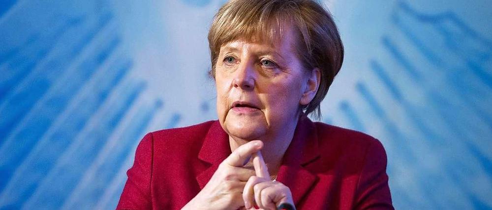 Merkel wirft Putin eine Verletzung des Völkerrechts vor.