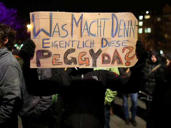 In mehreren deutschen Städten wurde wie hier in Dresden gegen die islamfeindliche Pegida-Bewegung demonstriert.