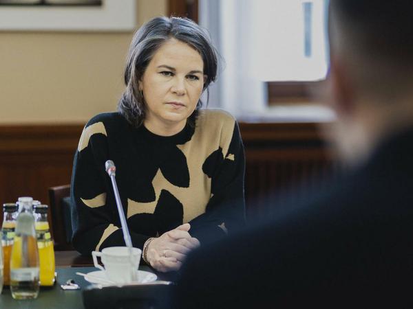 Annalena Baerbock kündigt weitere Sanktionen gegen Russland an. 