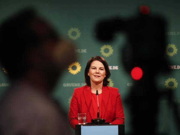 Glaubt man der SPD, dann spricht hier die mögliche Vizekanzlerin einer schwarz-grünen Regierung: Grünen-Kanzlerkandidatin Annalena Baerbock.