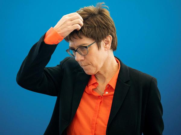 Zum Haareraufen: Die CDU-Vorsitzende Annegret Kramp-Karrenbauer zeigt, wie unsicher die Union in der digitalen Welt ist.