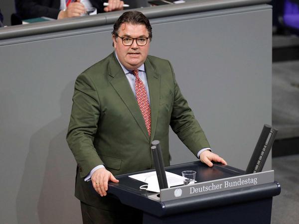Der CDU-Politiker Angsar Heveling will die Hürden für die Suizidhilfe hochlegen. Das wird von den Kirchen unterstützt.