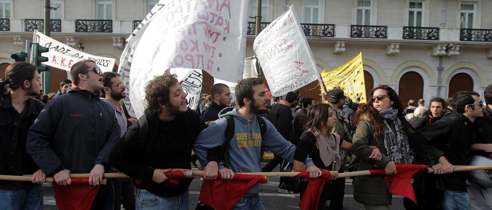 In Athen folgten zahlreiche Demonstranten dem Streikaufruf der griechischen Gewerkschaften. 