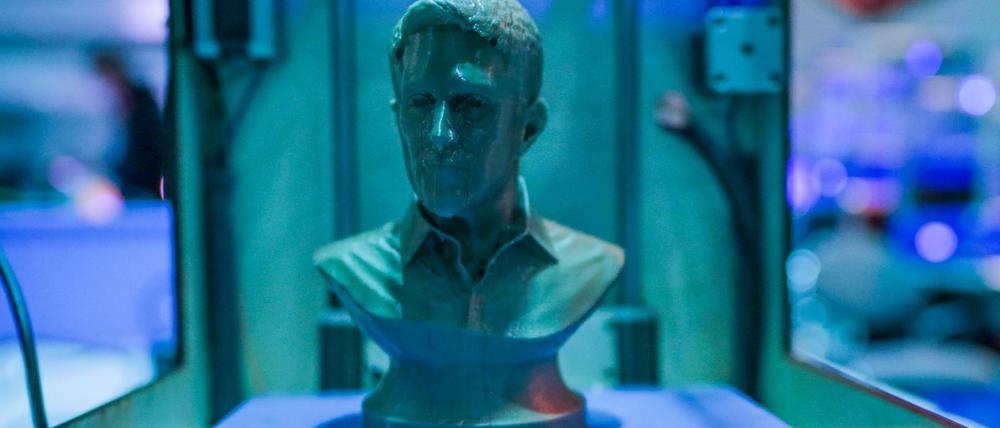 Besucher des Kongresses des Chaos Computer Clubs (CCC) in Hamburg haben mit einem 3D-Drucker die Büste des US-amerikanischen Whistleblowers Edward Snowden ausgedruckt.
