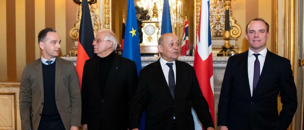 Außenminister Maas (l, SPD) und seine Amtskollegen Jean-Yves Le Drian (3.v.l.) und Dominic Raab (r)