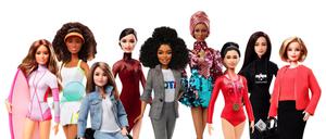 Barbie-Puppen aus einer Sonderserie, die zum Internationalen Frauentag am 8. März nach Vorbildern aus aller Welt gestaltet wurden. 