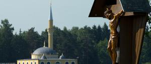 Kreuz und Minarett sind – im sechsten Jahr der Deutschen Islamkonferenz – inzwischen selbst in Bayern ein Teil Deutschlands.