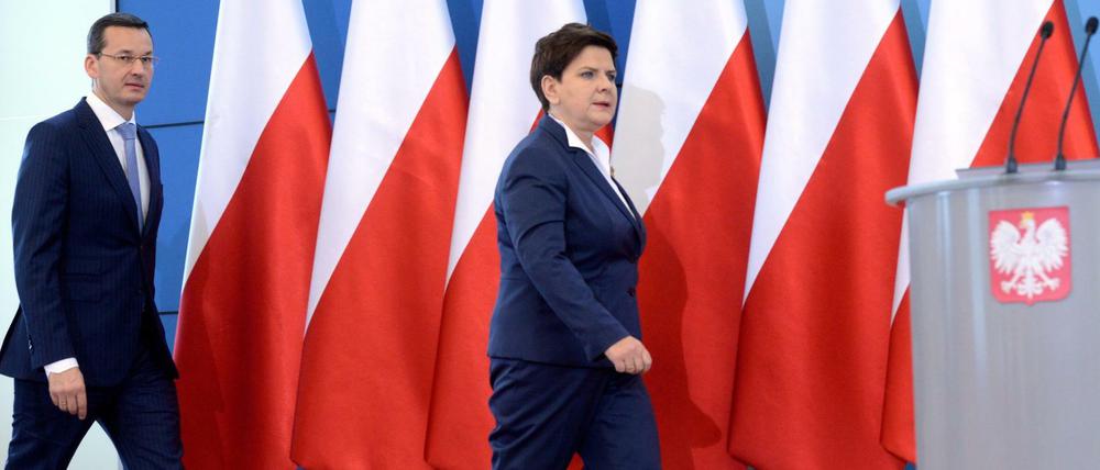 Die polnische Premierministerin Beata Szydlo und ihr Stellvertreter Mateusz Morawiecki von der PiS-Partei. 