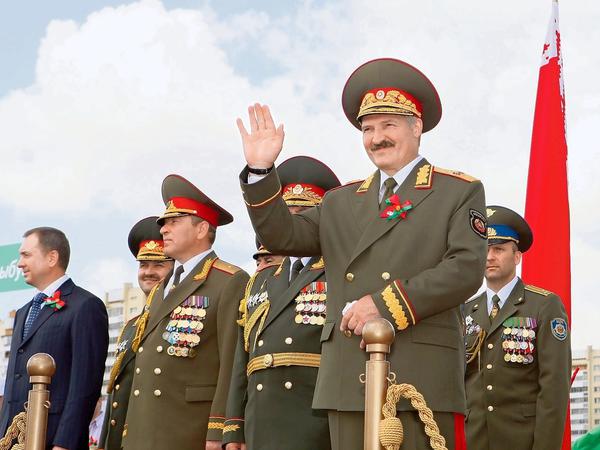 Belarus Präsident Alexander Lukashenko bei einer Parade zum Unabhängigkeitstag vor einigen Jahren.