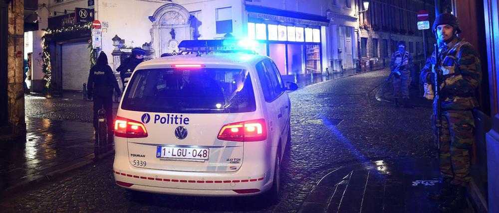 Polizei und Militär am Sonntagabend in der Innenstadt von Brüssel.