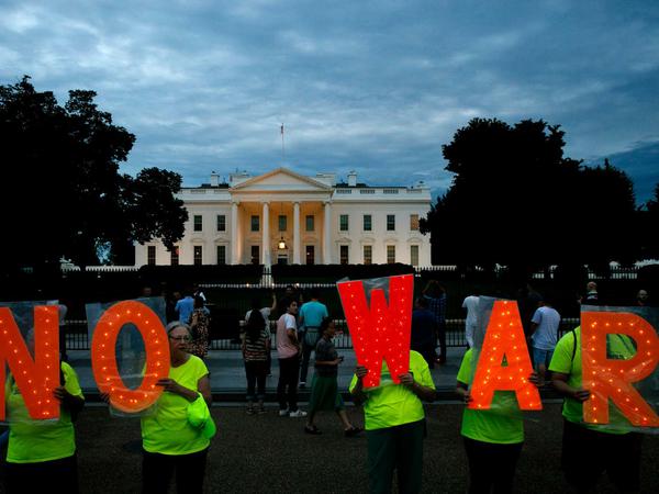 „Kein Krieg“: Demonstranten vor dem Weißen Haus