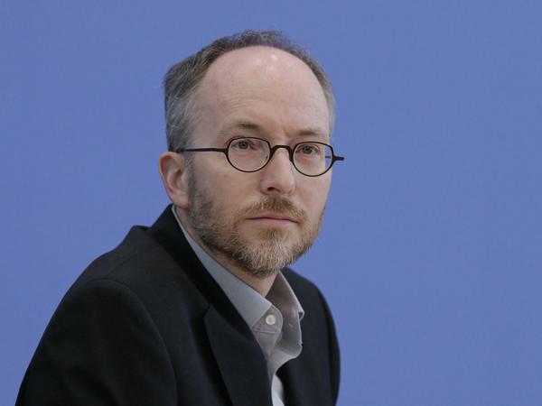 Grünen Verkehrsexperte Matthias Gastel hat noch viel Kritik an den Plänen von Minister Scheuer.  