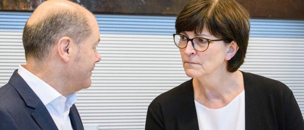 Ernste Zeiten und erhöhter Redebedarf: Kanzler Olaf Scholz und SPD-Chefin Saskia Esken. 