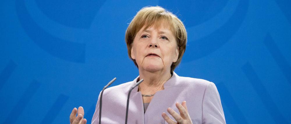 Bundeskanzlerin Angela Merkel (CDU) spricht in Berlin im Bundeskanzleramt auf einer Pressekonferenz zu den Medienvertretern.