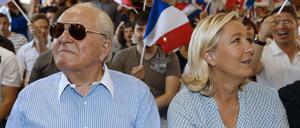 Lange schon ist das Verhältnis zwischen Vater Jean-Marie Le Pen und seiner Tochter Marine belastet - zuletzt hatte sie ihm die Unterstützung seiner Kandidatur für die Regionalwahlen in Frankreich verweigert. 