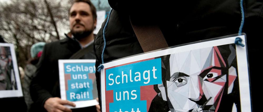 Der Fall Badawi erhitzt die Gemüter - hier eine Demonstration vor der Botschaft Saudi-Arabiens in Berlin. 