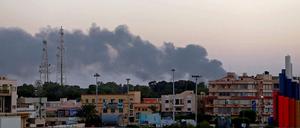 Rauchwolken über Benghasi. 
