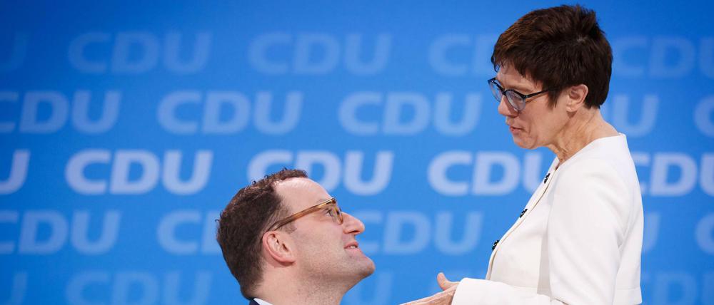 Jens Spahn und Annegret Kramp-Karrenbauer während des CDU-Parteitages in Berlin Ende Februar. 