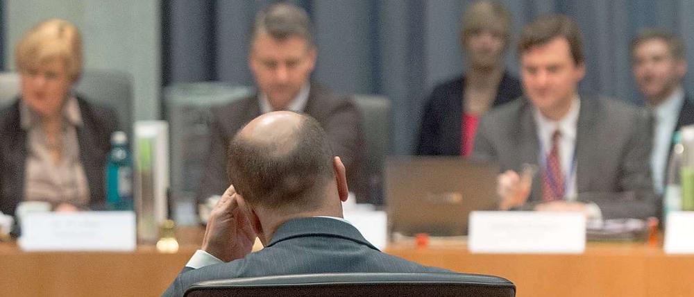 Aussage verweigert. Der Bundestagsabgeordnete Michael Hartmann (SPD) am 5.Februar 2015 als Zeuge vor dem Edathy-Untersuchungsausschuss. 