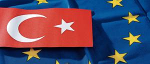 Mit der Visumspflicht für Türken in der EU soll demnächst Schluss sein - wenn Ankara alle Kriterien einhält.