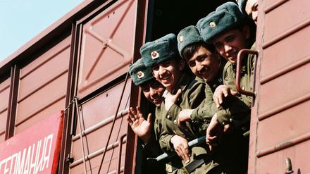 Reise ins Ungewisse: Soldaten der Roten Armee kehren aus Ostdeutschland zurück nach Russland.