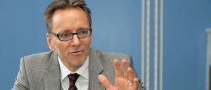 Holger Münch, neuer Chef des Bundeskriminalamts (BKA), bei seiner ersten Pressekonferenz am 21. 11. 2014 in Bremen.
