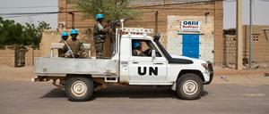 UN-Blauhelmsoldaten 2013 auf einer Straße in Timbuktu.